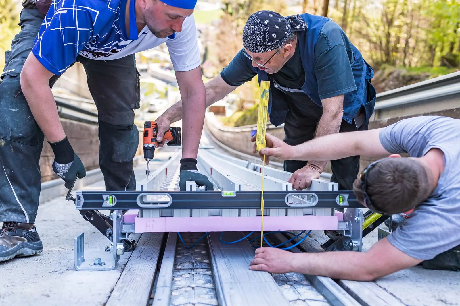 Modernisierung einer bestehenden Skisprungschanze mit neuer Technik an der Anlaufspur